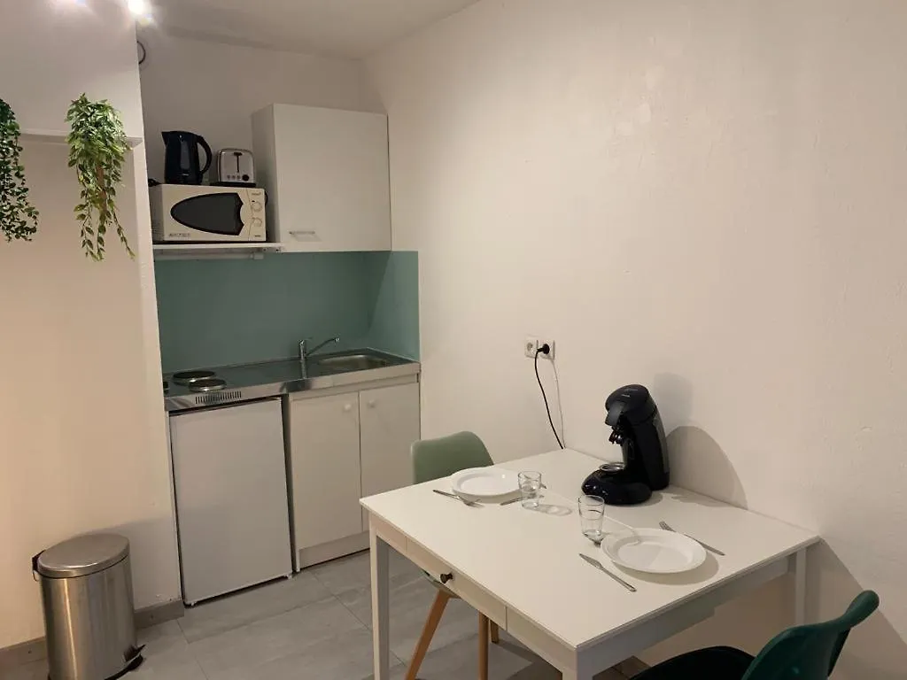 Appartement Tout Equipe A 6 Minutes De La Gare St Charles Marseille Apartment