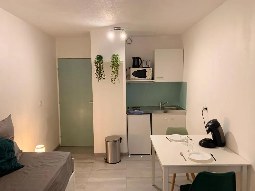 Appartement Tout Equipe A 6 Minutes De La Gare St Charles Marseille Apartment