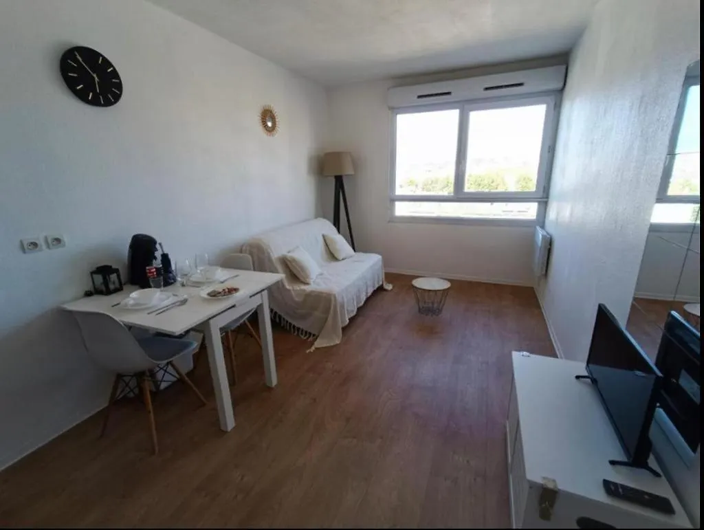 Apartment Appartement Tout Equipe A 6 Minutes De La Gare St Charles Marseille